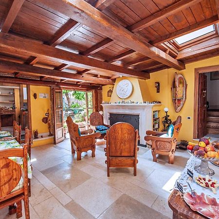B&B Bone Novelle Dimora Storica Palazzo Zuzi ลาควิลา ภายนอก รูปภาพ