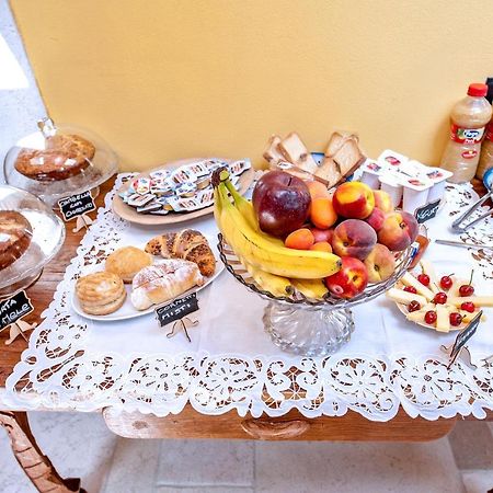 B&B Bone Novelle Dimora Storica Palazzo Zuzi ลาควิลา ภายนอก รูปภาพ