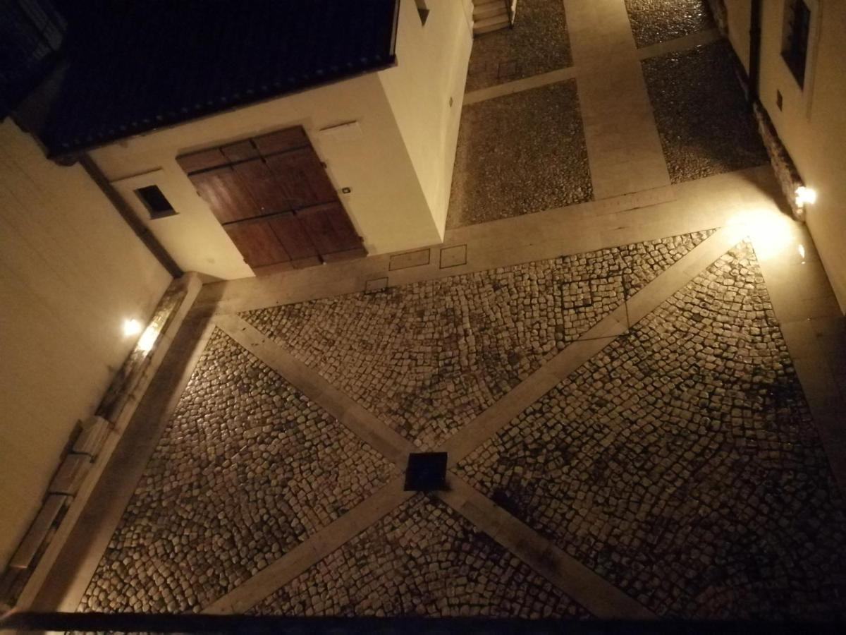 B&B Bone Novelle Dimora Storica Palazzo Zuzi ลาควิลา ภายนอก รูปภาพ
