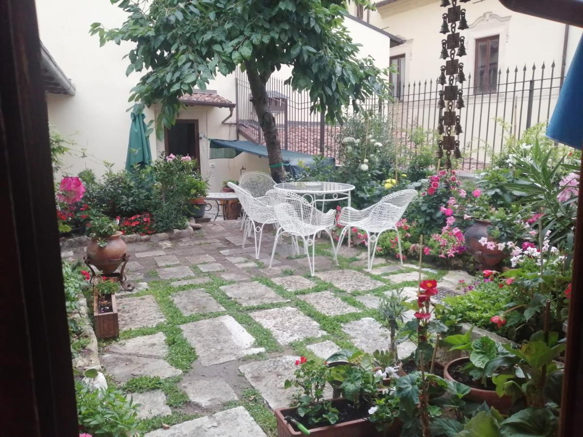 B&B Bone Novelle Dimora Storica Palazzo Zuzi ลาควิลา ภายนอก รูปภาพ
