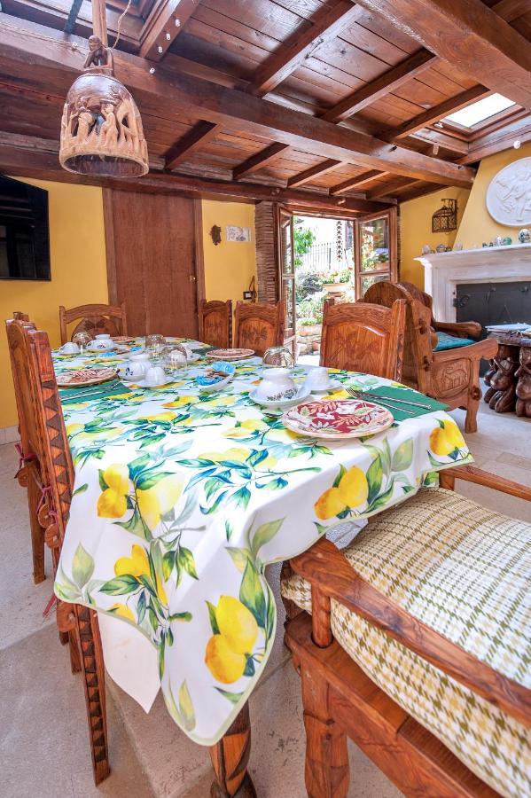 B&B Bone Novelle Dimora Storica Palazzo Zuzi ลาควิลา ภายนอก รูปภาพ