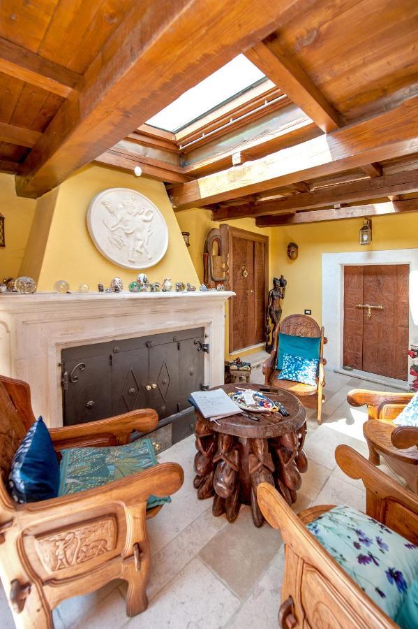 B&B Bone Novelle Dimora Storica Palazzo Zuzi ลาควิลา ภายนอก รูปภาพ