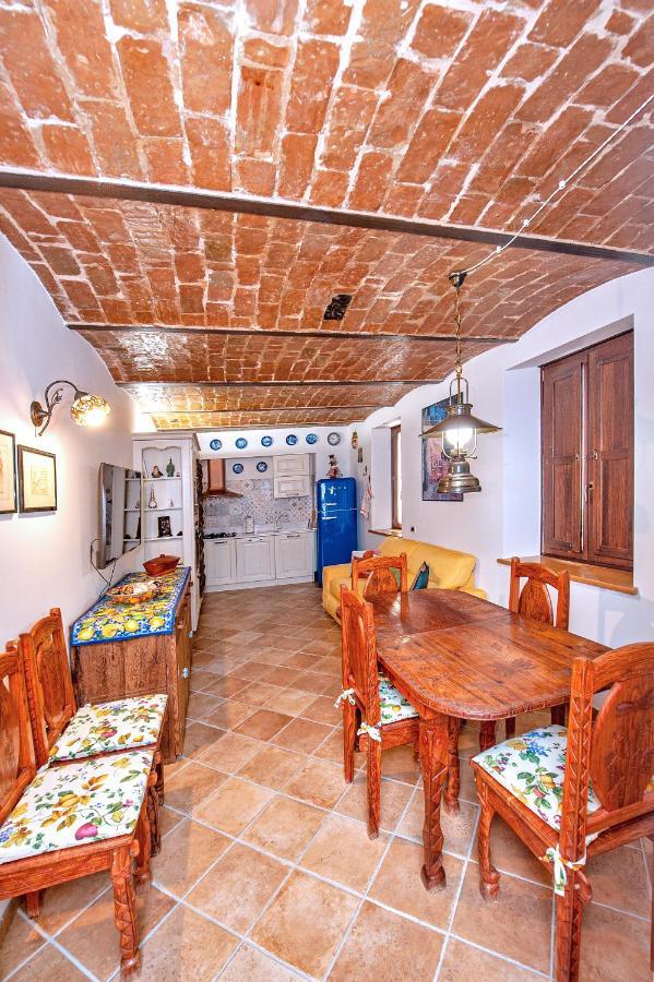 B&B Bone Novelle Dimora Storica Palazzo Zuzi ลาควิลา ภายนอก รูปภาพ