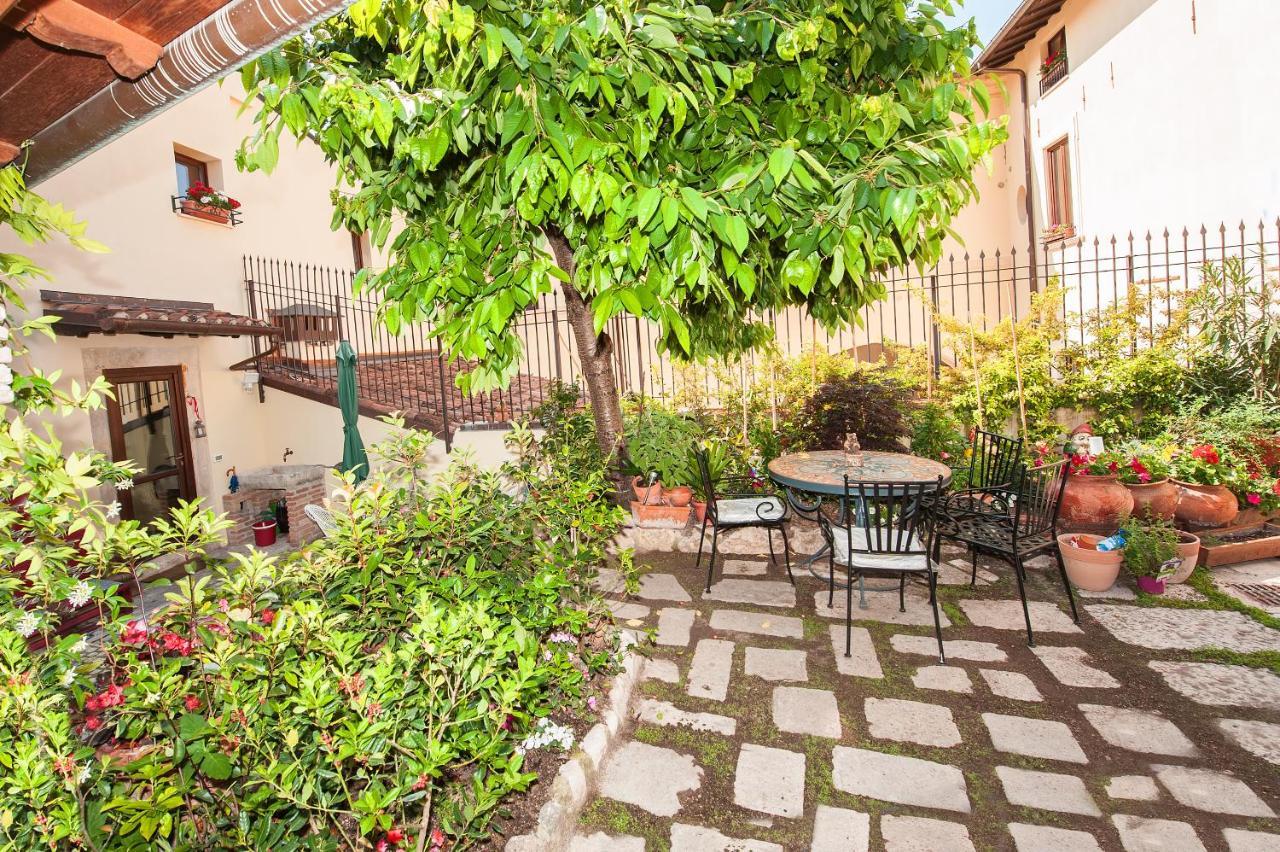 B&B Bone Novelle Dimora Storica Palazzo Zuzi ลาควิลา ภายนอก รูปภาพ
